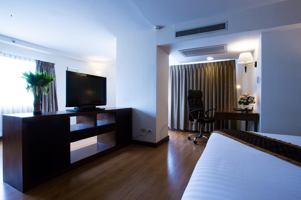 Furama Chiang Mai Hotel Екстериор снимка