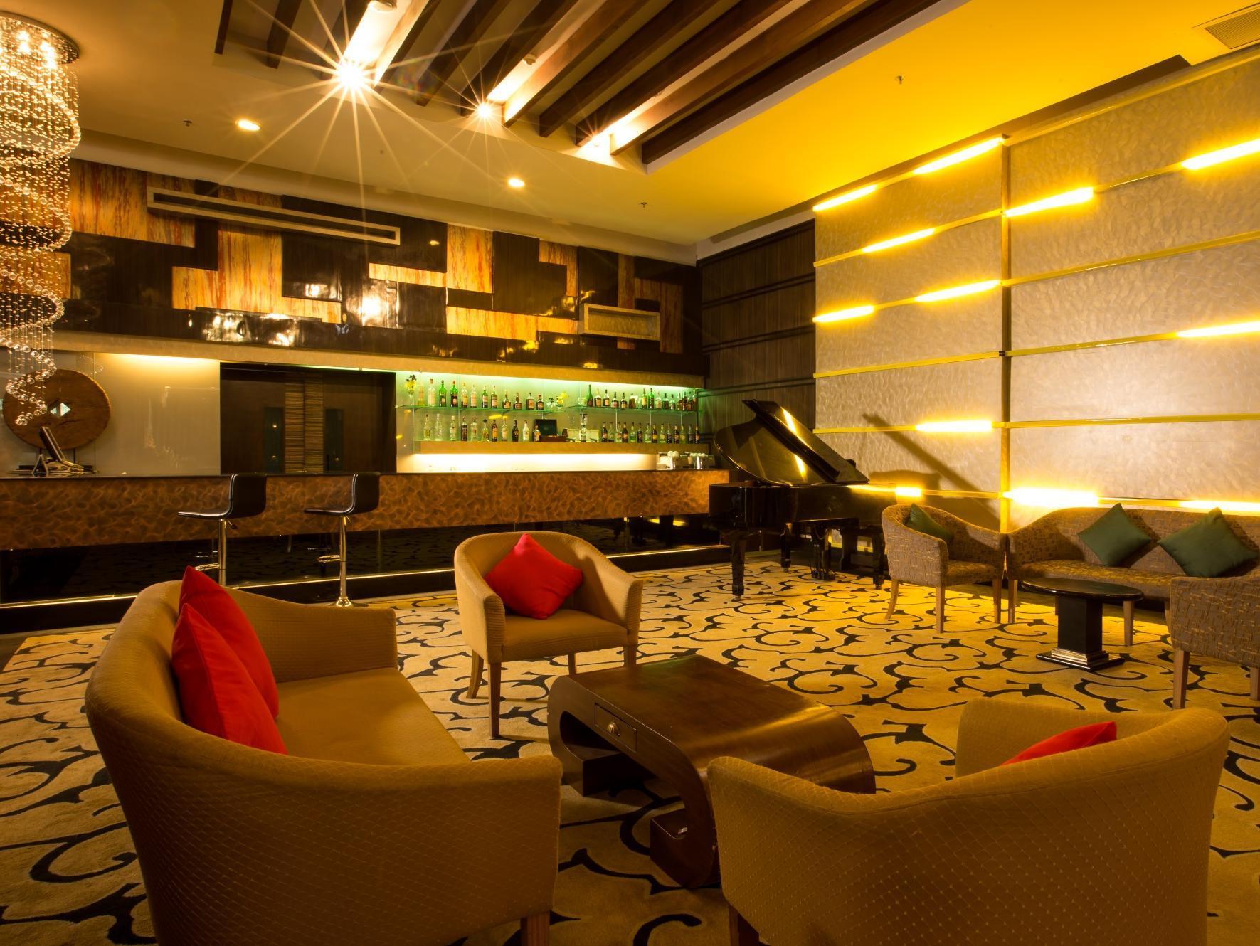 Furama Chiang Mai Hotel Екстериор снимка