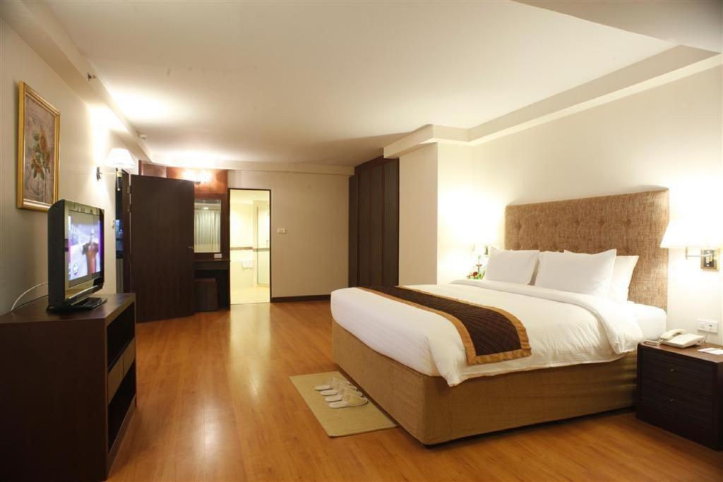 Furama Chiang Mai Hotel Стая снимка