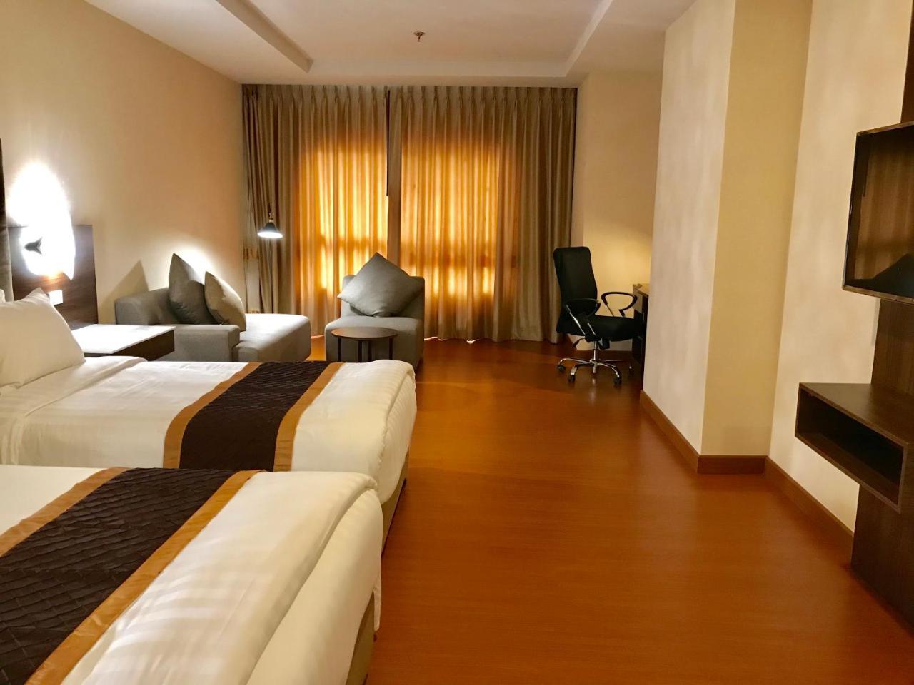 Furama Chiang Mai Hotel Екстериор снимка